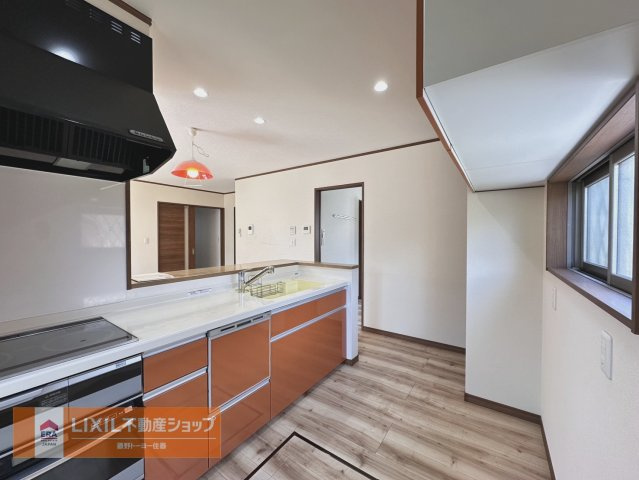 広々なキッチンは家族でお料理も楽しめます。