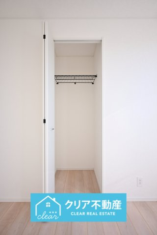 ウォークインクローゼット付きで収納もしっかりできます。