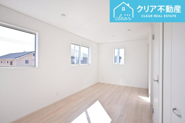 三面採光で間仕切りしても明るいお部屋で過ごせます♪