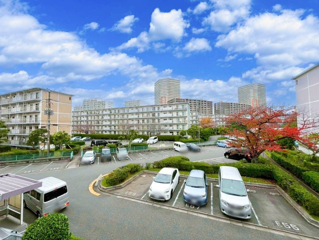 北側サッシからの眺望（サッシは全室複層ガラスになっております）