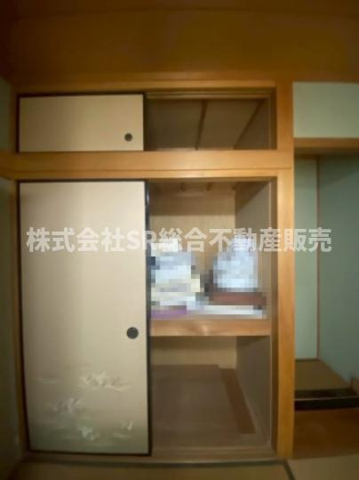 和室らしい床の間もあり、押入にはたくさん収納できます！