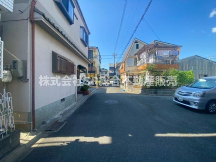 前面道路含む現地写真です