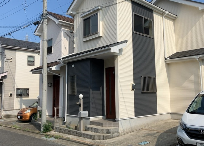 住宅用の土地では前面道路に2m以上接していなければならないと法律で定められています。しかし、お持ちの車のサイズやライフスタイルなどにより、2mでは利便が悪い場合もございますので、事前に確認しましょう。