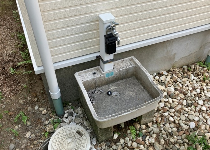 敷地内に散水栓や立水栓があると便利です。水道水を直接利用できるため、水を運ぶ手間を省くことが出来ます。大量の水を必要とする洗車作業や清掃などに役立ちます。その他設備とあわせて、現地でご確認ください。