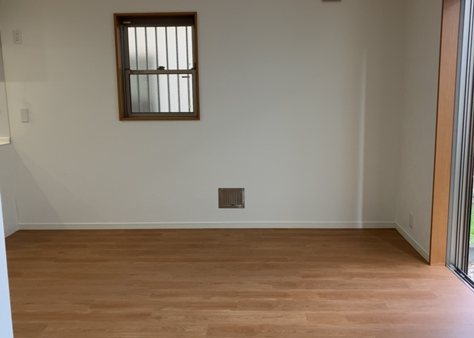 ダイニングにはダイニングテーブルセットなどを置くことが多く、間取りにおいて「D」と略記されますが、食事を作るときの作業場として使用したり、朝食を食べたりするときだけに使われるケースも少なくありません。