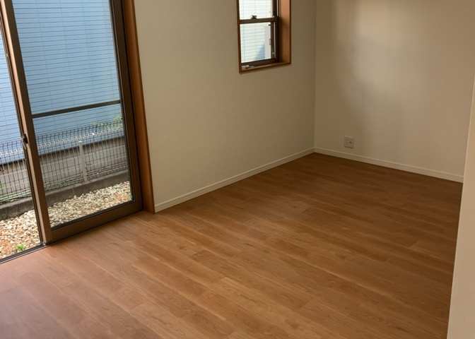 リビングの間取りの種類は大きくわけてリビングとダイニングが別になっているタイプ、リビングダイニング一体型です。どちらも一長一短ですので、家を選ぶ時はその両面をチェックして決めるようにしましょう。