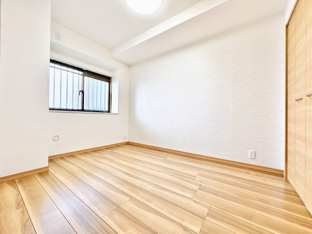 北東側5.5帖洋室