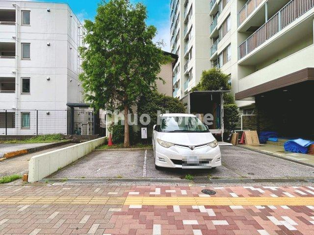 【敷地内駐車場】最新の空き状況や費用などの詳細は担当スタッフまでお問い合わせください。