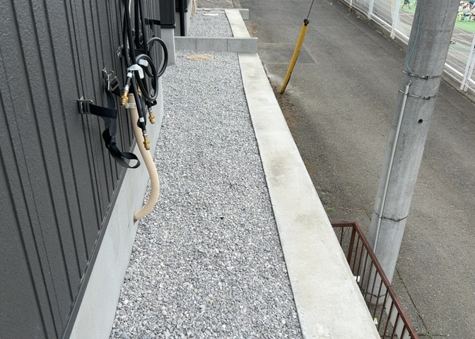 庭があることでガーデニングや家庭菜園はもちろん、こどもの遊び場やペットを放して遊ぶことができます。また、家の周囲に余裕があるということです。隣地との間があれば、十分な日当たりと、風通しが確保できます。