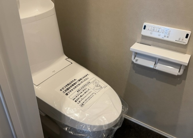 トイレは大きさや形、機能、抗菌性などが異なる多種多彩なタイプが各メーカーから出ています。それぞれに良さがあるため、事前にどういったタイプのトイレがいいのかをご家庭内で決めて、内見に行くといいでしょう。