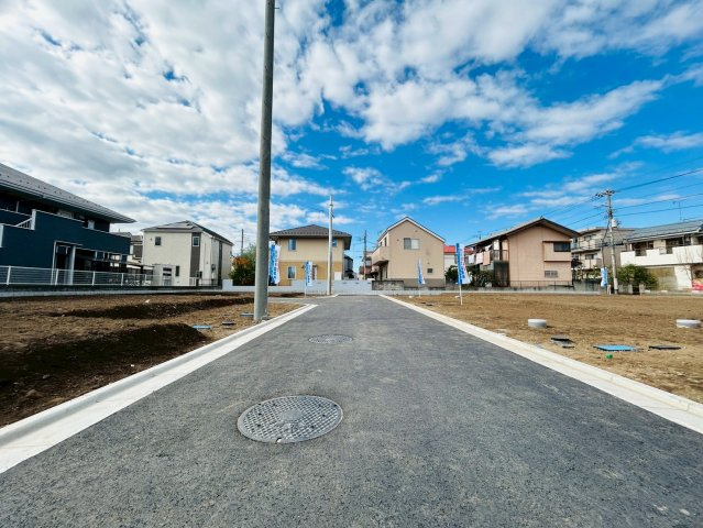 新設の4.5ｍ前面道路は転回場所もついてお車の駐車も楽々♪