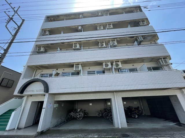 名前にあった立派なマンションですね。　