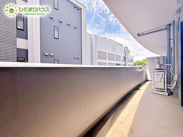 広々としたバルコニーは、大量の洗濯物を干しても余裕！お布団だって、家族全員分をいっきに干せますね(^O^)