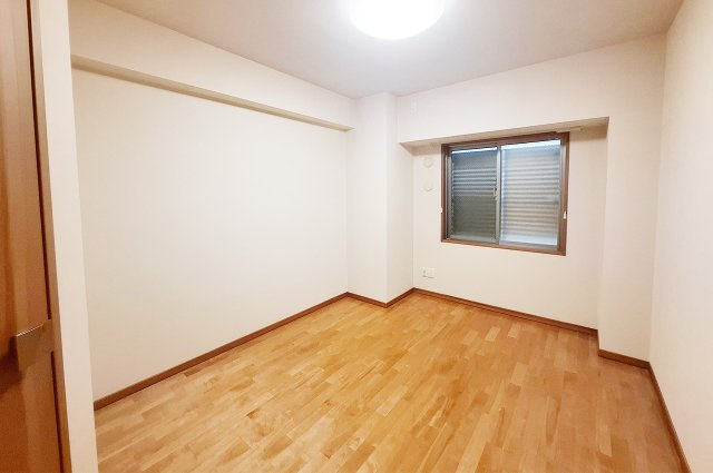 洋室1：WIC付き約6.5帖の洋室は主寝室に使いやすいお部屋。