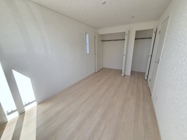 現地写真　全居室収納付きなのでお部屋が片付きますね！