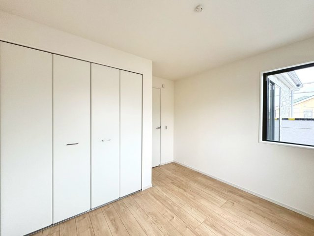 収納の確保された住空間で、生活感を抑えてすっきりとした印象に