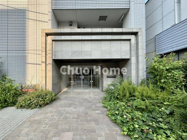 【エントランス】マンションのエントランスは、その物件の印象を決める、顔とも言える場所です。毎日通る場所ですからきれいなのが一番です。