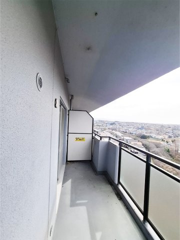 バルコニー：15階建て14階部分につき眺望良好です。LDKから出入りできます。