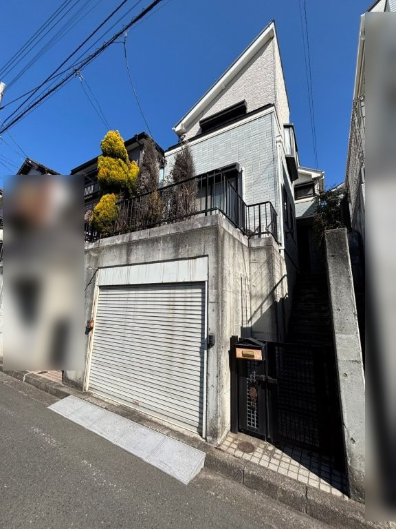 電動シャッター付ガレージ付き3LDK