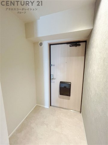白を基調とした建具や明るい印象のクロスを使用し、室内を明るい雰囲気にしています。