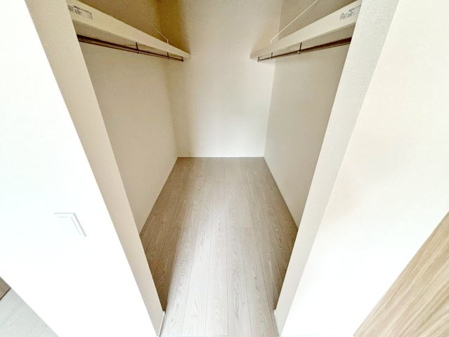 2階7.5帖、WIC収納。沢山収納できます。