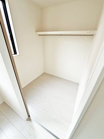 2階ホールにFクローク収納付き。まとめてここに収納する事ができるのでお部屋がとてもスッキリします。