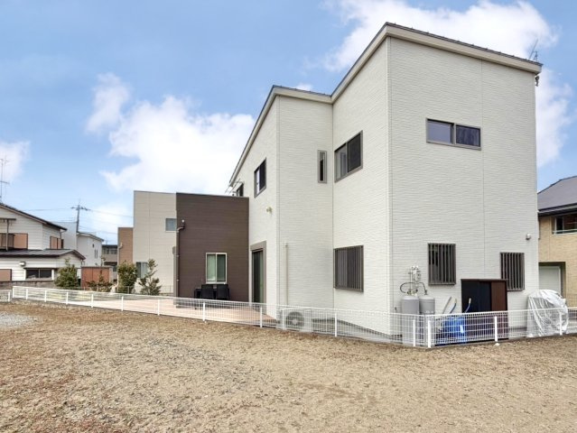 ■外観｜室内の隅まで陽射しが差し込みやすい全居室南向き♪前面棟が無いので日当たりバッチリです♪