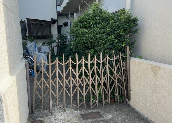 駐車場と明記されていても、最小スペースでつくられた駐車場だと大型車は駐車できなかったり、出入りしにくくなったりする可能性があります。お車のサイズと購入したい物件の駐車場のサイズを現地で確認しましょう。