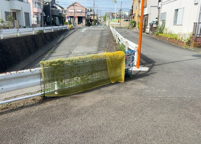 共有部分は、住民なら誰もが使える設備のこと。例えば駐車場やエレベーター、インターネット設備、セキュリティ設備などがあります。他にも、マンションの廊下・外部階段やエントランス・ゴミ置き場などがあります。