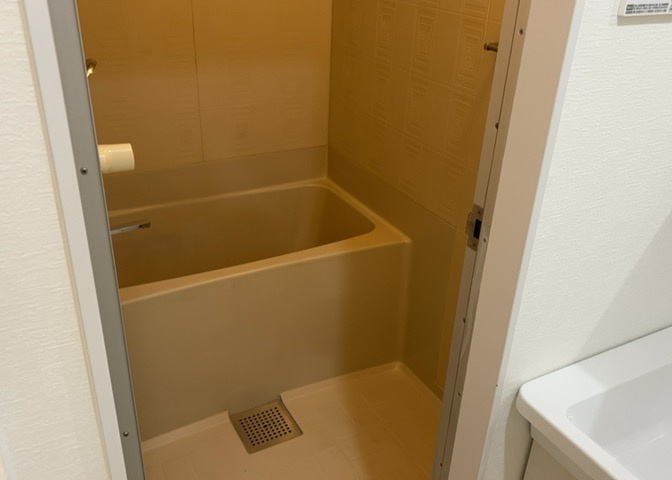 入浴時の快適さも大事なことですが、綺麗な状態を維持できなければ気持ちよく入浴できません。毎日の掃除が楽という点は大事なポイントになります！カビが生えにくく掃除がしやすい、壁や浴槽を選ぶといいでしょう。
