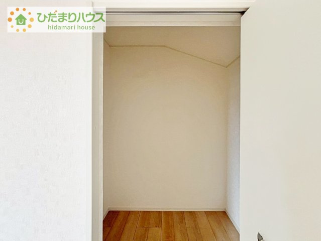 季節物の衣類もスッキリ収納できる、ウォークインクローゼット完備です！！