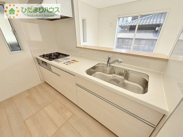 料理をしながらでも、ご家族との会話を楽しめる対面式キッチン♪