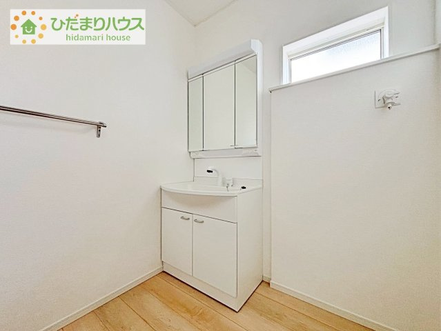 洗面からお化粧まで！忙しい朝の準備にぴったりな洗髪洗面化粧台付き♪