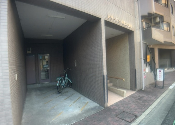 レサージュ南橋本2番館の駐車場