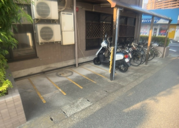 レサージュ南橋本2番館の敷地内駐車場