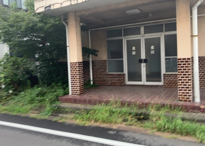 隣家の土地はどうなっているのか、生活利便施設が近くにあるのか、学校まで近いかなど、お客様のライフスタイルにあわせたイメージが重要です。また、近くにあると困る施設が近くにないかも確認するといいでしょう。