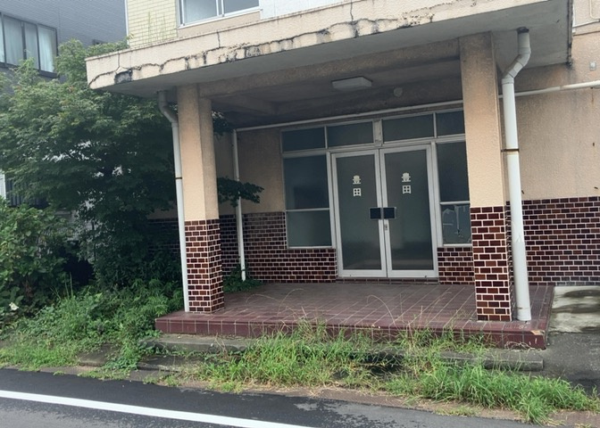 家を建てる前提で土地を探している場合、地盤の丈夫さは譲れない条件の一つです。地盤が脆弱だと追加工事が必要となります。また、過去に地盤沈下や液状化現象を起こした土地は、できるだけ避けた方がいいでしょう。