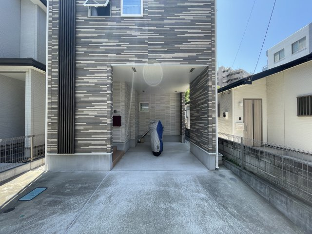 横幅約2.8mとなっておりますので、現地をご確認ください