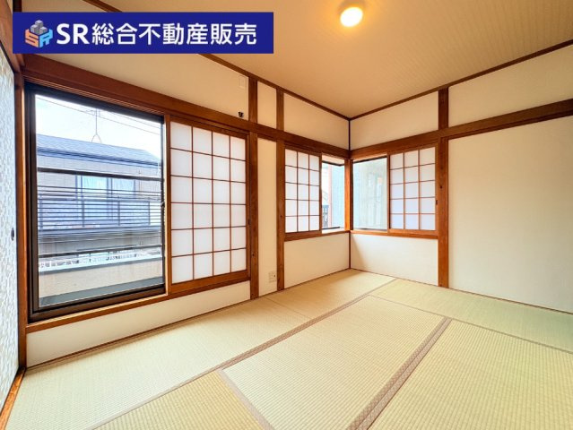 3階6.0帖和室：角窓がお洒落な和室です。採光が十分とれており明るく、個人のお部屋として使いやすいです☆　