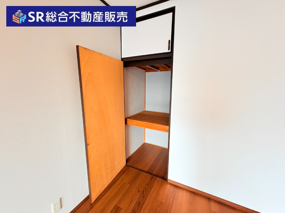 開きドアなので開閉がしやすい収納です　