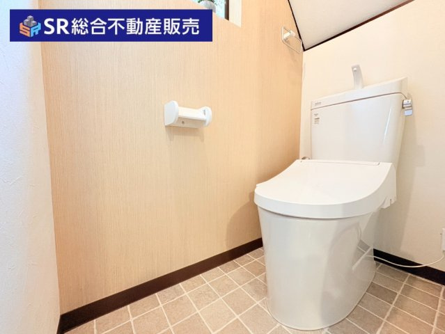 清潔感のあるトイレです。温水洗浄便座もございます♪　