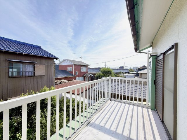 日当たりの良い南向きバルコニーです