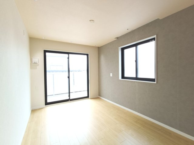 【3階　洋室？】　お部屋の形が整っているので、難しく考えずに家具の配置が可能です。