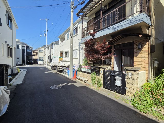 前面道路含む現地写真です