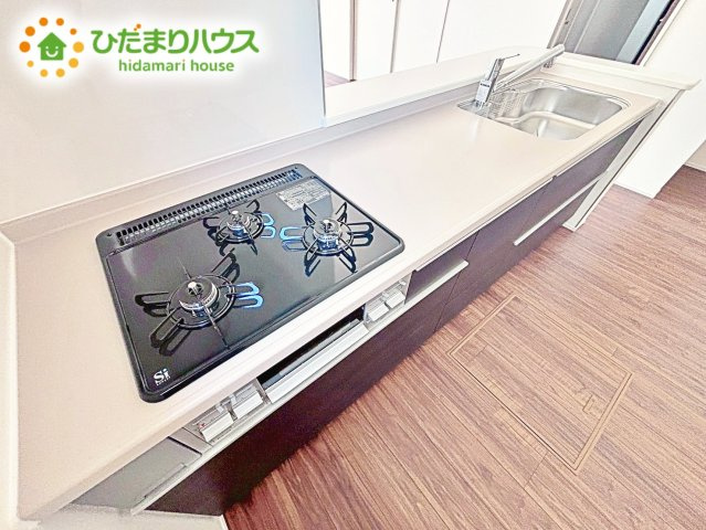 3口コンロと収納豊富なキッチンで、ママの毎日のお料理もはかどります☆