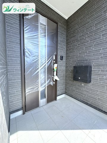 玄関は家の顔。明るく開放的な空間で、お客様を気持ちよく迎え入れられます。