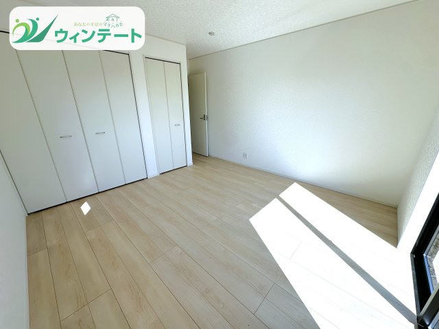 各居室はしっかりとした広さがあり、ベッドやデスクを置いても開放感を感じられる空間設計です。