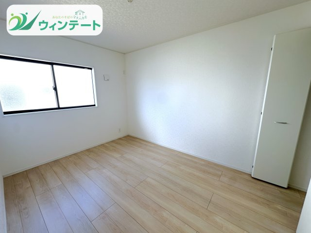 勉強部屋や趣味の部屋など、多目的に使える洋室。開放感のある窓から光と風が入り、毎日が快適に過ごせます。