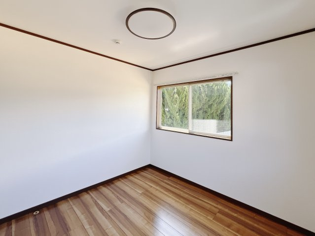 ■洋室｜お子様にとって初めての「自分だけのお部屋」。どんなお部屋にするのか楽しみになりますね♪こちらのお部屋は洋室になっているので、もし汚してしまっても簡単にお掃除できるので助かります。