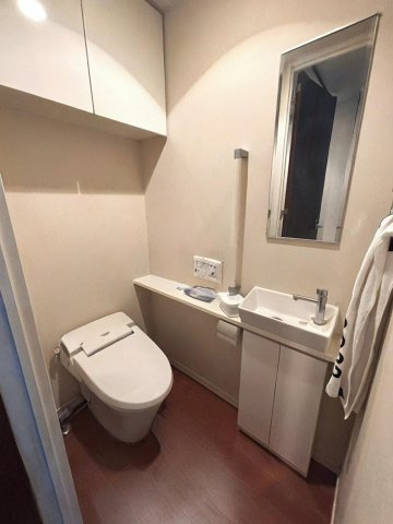 タンクレストイレ・手洗い付き